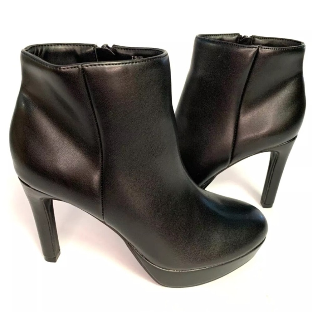 BCBGeneration Jeanne Black Ankle Bootie Size 10M New with Box